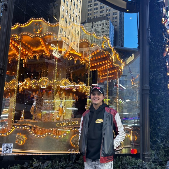 Meet your Posher, Alejandro - Picture 1 of 1